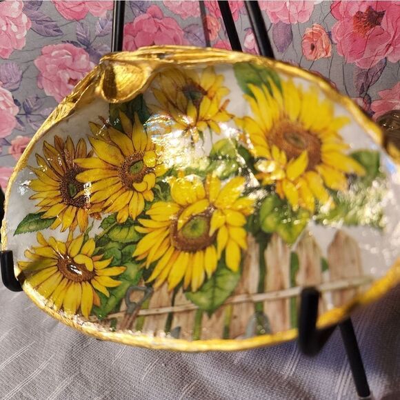DECOUPAGE CLAM SHELL SUNFLOWER TRINKET DISH - Picture 3 of 8
